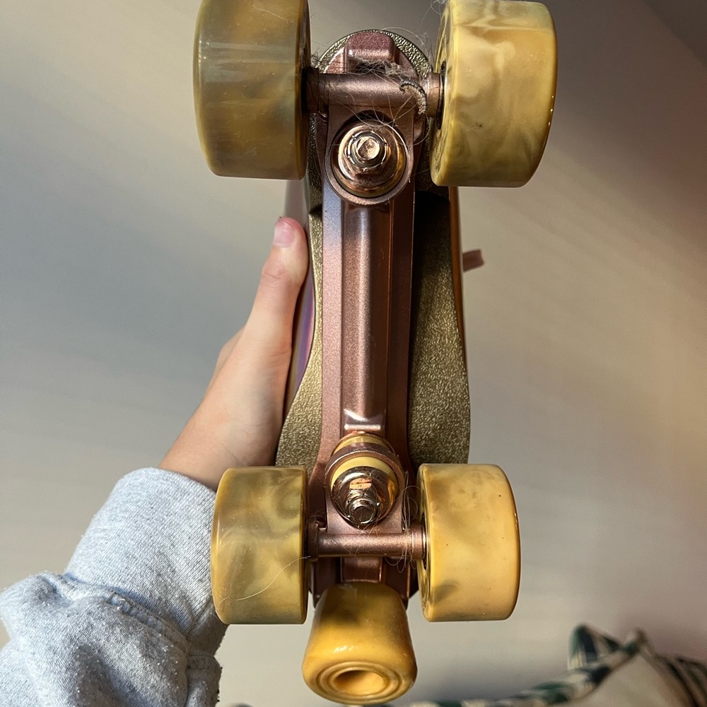 NWOT holographic rose gold/pink impala roller skates - Picture 4 of 9